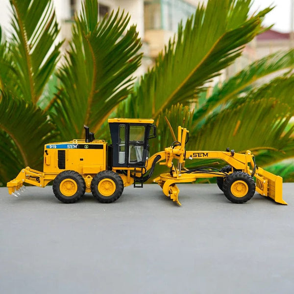 Planet Gates 1:35 Scale Diecast Engineering Construction Machinery Model Toy For CAT SEM919 Grader Model Alloy Replica Collection Toys