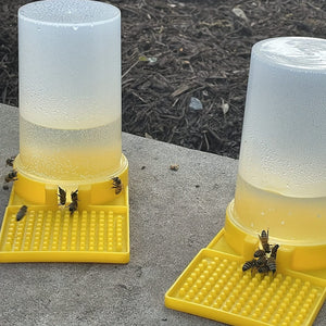 Planet Gates 2 2pcs, Bee Water Feeder Beehive Beekeeping Water Station Honey Beehive Water Dispenser Nest Beekeeper Tools