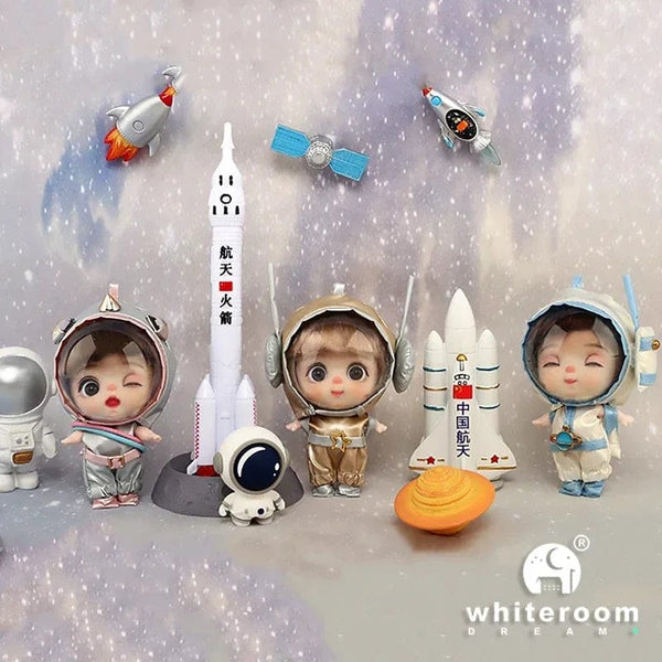 Planet Gates 3 dolls in picture 1 / CHINA / No bags 9cm Mini Doll  Astronauts  Animals Key Pendant Bjd Pocket Dolls Toys Girl Reborn Kit Baby Toys for Children Baby Boy Accessories