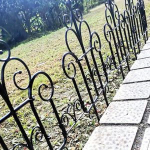 Planet Gates 6pcs Garden Fence Enhance Your Outdoor Space With European Plastic Fence & Imitation Iron Art Balcony Garden Fence, Decorative Garden Border Fence, Barrier Section Edge Black/White