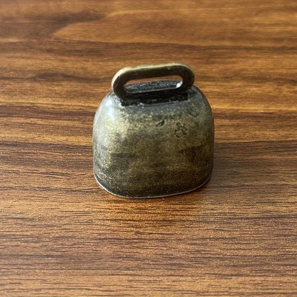 Planet Gates Bronze 1pc Super Loud Cow Bell, Sheep Bell, Pet Anti Loss DIY Bell, Wind Bell Pendant, Vintage Metal Cow Bell, Cattle, Horse, Sheep Grazing Bell, Farm Animal Anti Loss Bell, Loud And Crisp Dissemination DIY Accessories