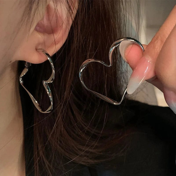 Planet Gates C 2023 Chic Heart Huggie Hoop Earrings Asymmetric Big Earrings For Women New Gold Color Fashion Jewelry Girl Gift