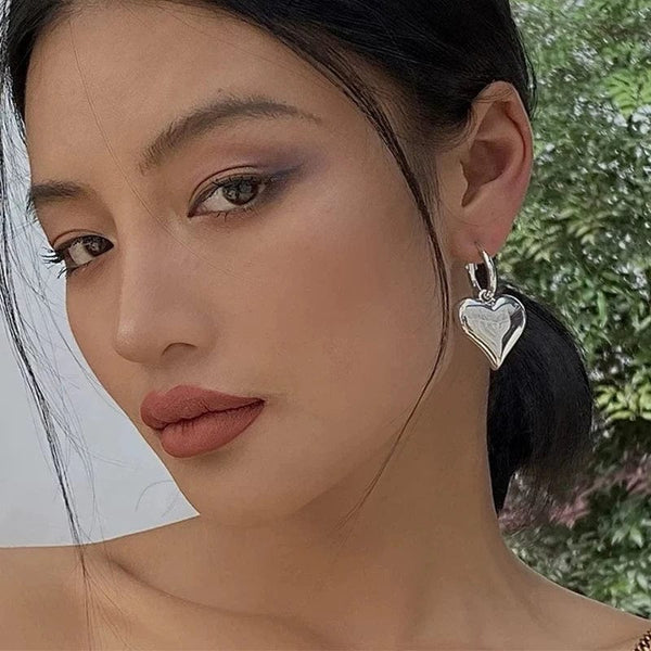 Planet Gates C 2023 Chic Heart Huggie Hoop Earrings Asymmetric Big Earrings For Women New Gold Color Fashion Jewelry Girl Gift