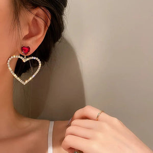 Planet Gates C 2023 Chic Heart Huggie Hoop Earrings Asymmetric Big Earrings For Women New Gold Color Fashion Jewelry Girl Gift