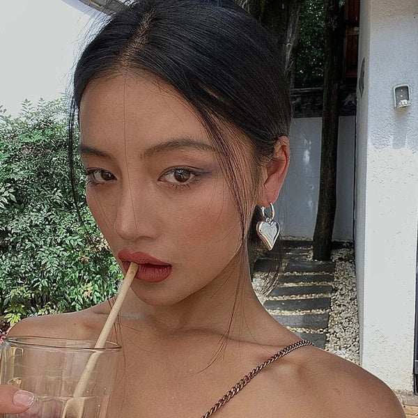 Planet Gates C 2023 Chic Heart Huggie Hoop Earrings Asymmetric Big Earrings For Women New Gold Color Fashion Jewelry Girl Gift