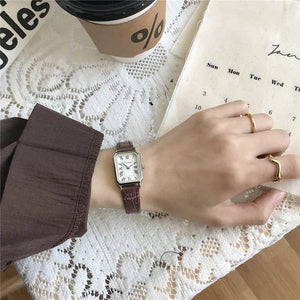 Planet Gates green Retro Watches Classic Casual Quartz Dial Leather Strap Band Rectangle Clock Fashionable Wrist Watches for Women Wrist Watch