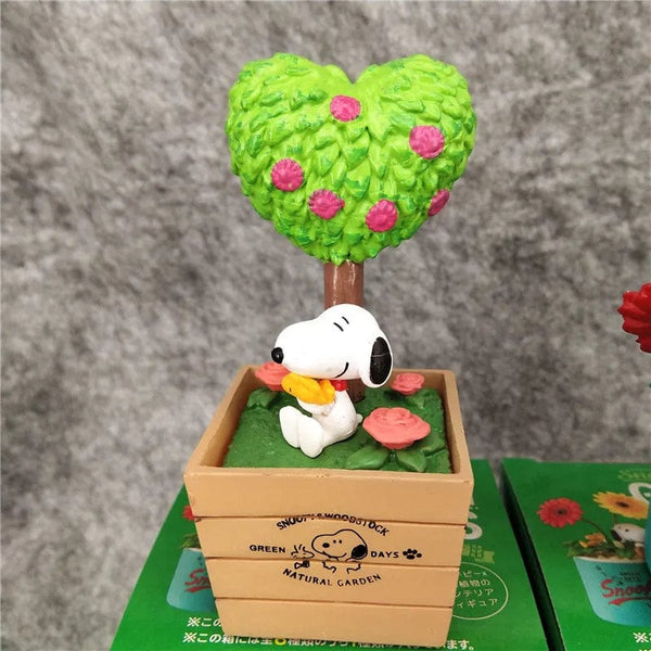 Planet Gates Random 1 Pcs no box Snoopy Green Days Anime Figure Models Green Potted Plant Table Ornaments Anime Peripherals Toys Kawaii Dolls Gifts for Childrens