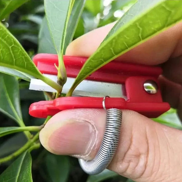 Planet Gates Red Multifunction Thumb Knife Garden Pruner Fruit Picking Device Safe Fruit Blade Tool Cutting Blade Rings Finger Protector Catcher