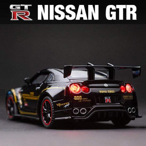 Planet Gates 1:32 Nissan Gtr Sports Car Alloy Car Model For Children Boy Metal Pull Back Toy Car Decoration Simulation Model Car Collection