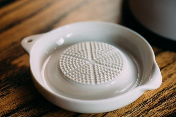 Planet Gates Ceramic Ginger Garlic Wasabi Grater Crushed Garlic Press Device soy sauce dish for sushi sashimi Baby complementary food tools