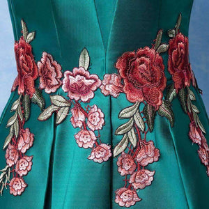 Planet Gates green / 2 Green Sleeveless Cocktail Dresses Elegant Flower Pattern Embroidery Sexy Backless Satin Cocktail Gown X060
