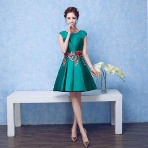 Planet Gates green / 2 Green Sleeveless Cocktail Dresses Elegant Flower Pattern Embroidery Sexy Backless Satin Cocktail Gown X060