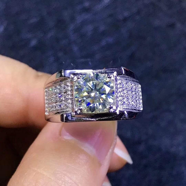 Planet Gates Moissanite Men's rings, now the most popular gemstone, have high hardness, comparable to diamonds. 925 Silver