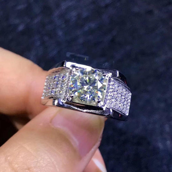 Planet Gates Moissanite Men's rings, now the most popular gemstone, have high hardness, comparable to diamonds. 925 Silver
