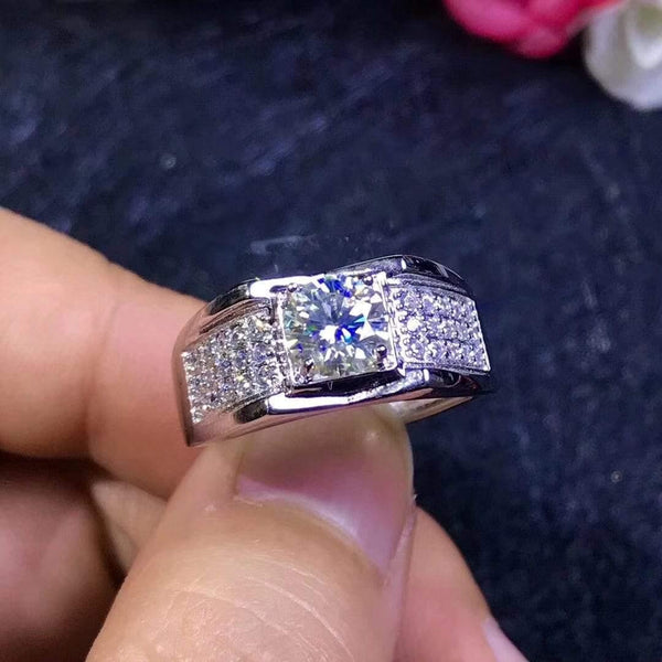Planet Gates Moissanite Men's rings, now the most popular gemstone, have high hardness, comparable to diamonds. 925 Silver