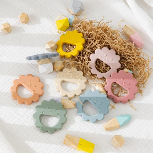 Planet Gates New Baby Teethers Rodent Teething Ring Molar Stick Cartoon Cute Flower Shaped Teeth Chewing Baby Health Stop Sucking Thumb Toys