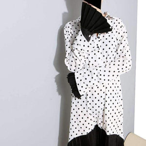 Planet Gates TWOTWINSTYLE Fashion Pleated Gloves Women Flared Cuffs All-match Basic Clothes Accessories 2018 New