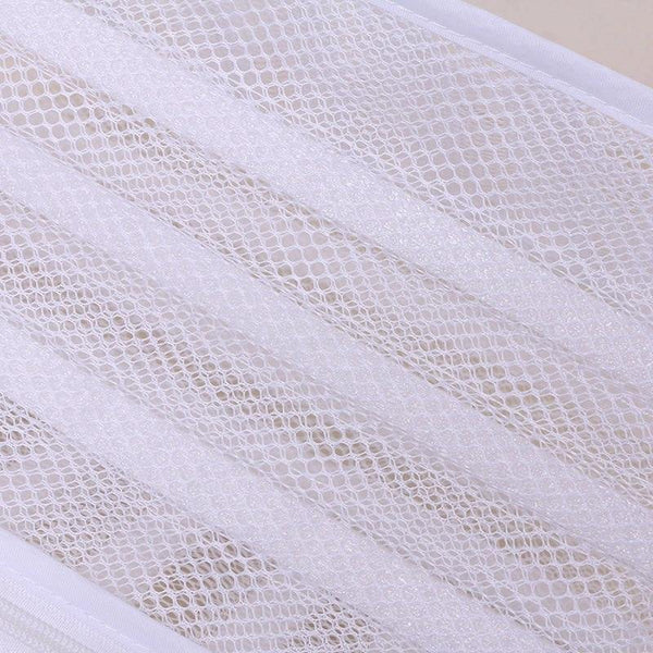 Planet Gates White Padded Laundry Net Wash Bag for Protecting Trainers and Shoes in the Washing Machine