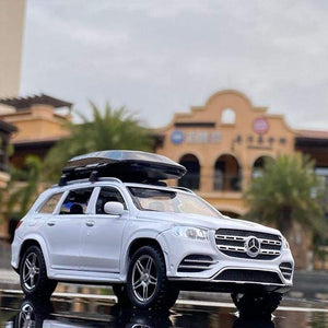 Planet Gates White with suitcase 1:32 Benzs GLS 580 SUV Alloy Car Model Diecasts & Toy Vehicles Metal Car Model Collection High Simulation Childrens Toy Gift